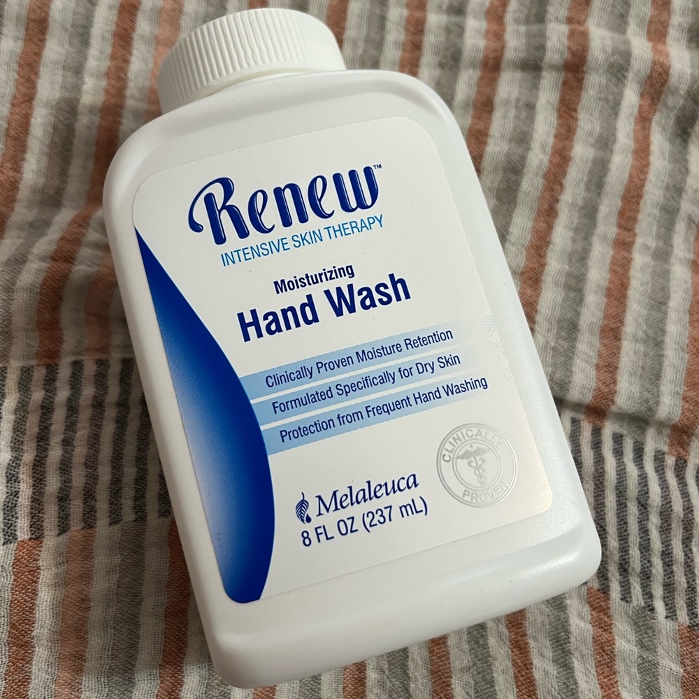 Renew Moisturizing Hand Wash - White